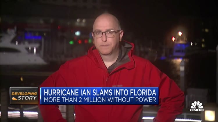 ハリケーン イアンがフロリダに激突した後、2 万人以上が停電