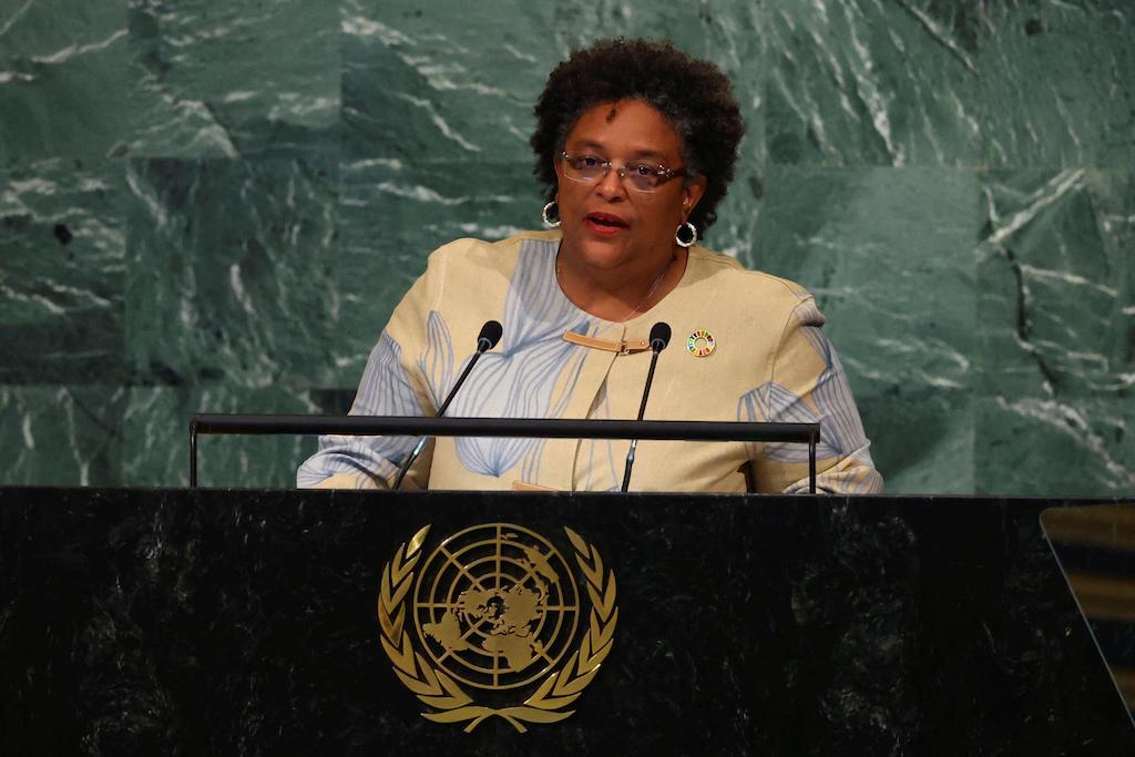 La Primera Ministra de Barbados, Mia Mottley, se dirige al 77º período de sesiones de la Asamblea General de las Naciones Unidas en la sede de la ONU en la ciudad de Nueva York, EE. UU., el 22 de septiembre de 2022.