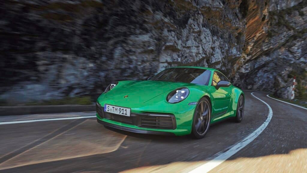 2023 Porsche 911 T conducción delantera verde REL