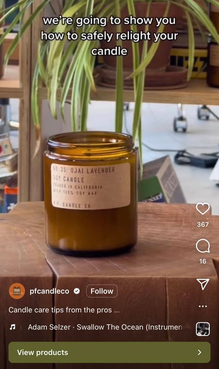 小規模ビジネス向けのインスタグラム マーケティング用に、PF Candle Co. の Instagram リールは、キャンドルと「キャンドルを安全に再点火する方法をお見せします」というテキスト オーバーレイを特徴としています。
