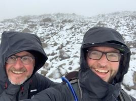 John Tordoff und Andy Bateman von JCT600 beim Training für ihre Kilimanjaro-Besteigung