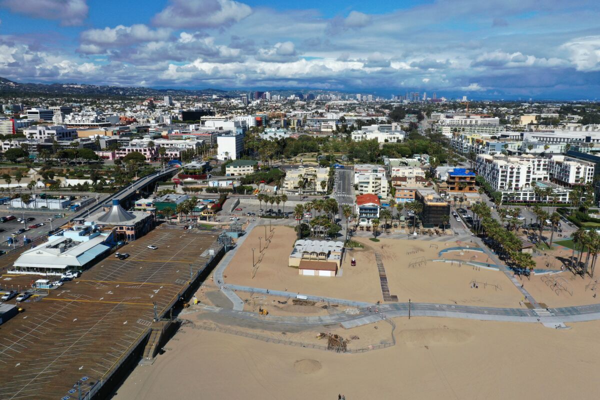 Luchtfoto van Santa Monica gezien vanaf de Santa Monica Pier