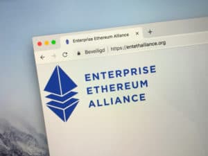 Ámsterdam, Países Bajos - 1 de octubre de 2018 Sitio web de Enterprise Ethereum Alliance o EEA, una plataforma que conecta a las empresas y startups de Fortune 500 con el proyecto de cadena de bloques Ethereum.