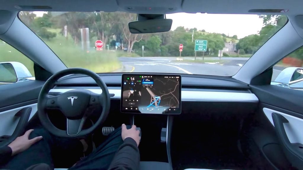 Vollständiges Selbstfahren von Tesla 2020