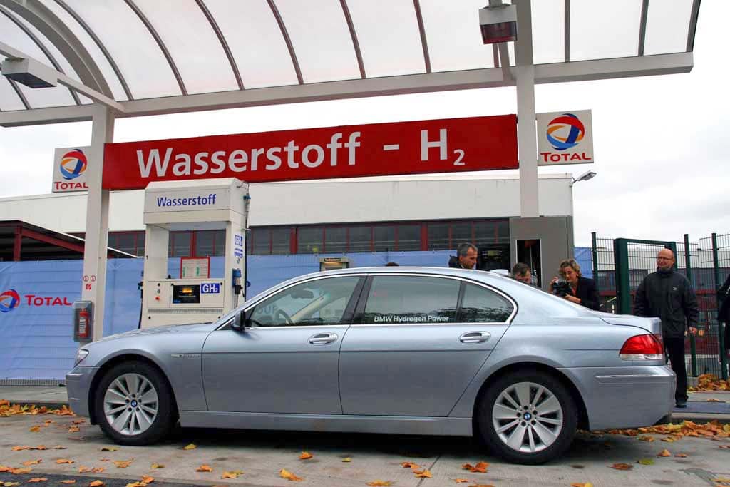 BMW Hydrogen7 給油