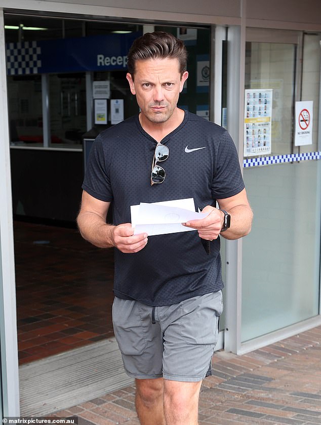 Brett Henson, 42 ans, est photographié au poste de police de Waverley, dans la banlieue est de Sydney, mercredi