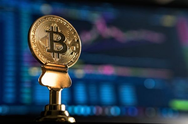 Unsplash André François McKenzie Bitcoin - CFTC säger att Bitcoin är den enda varan | ECB kritiserar den digitala tillgångssektorn för att underlätta olaglig verksamhet