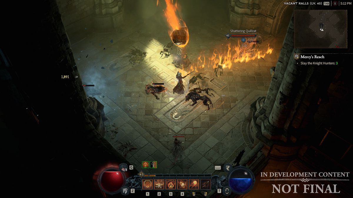 De tovenaarsklassen ontketenen een vuurspoor en roepen een vlammende vuurbal naar beneden die op vuur gebaseerde vaardigheden laat zien in Diablo 4