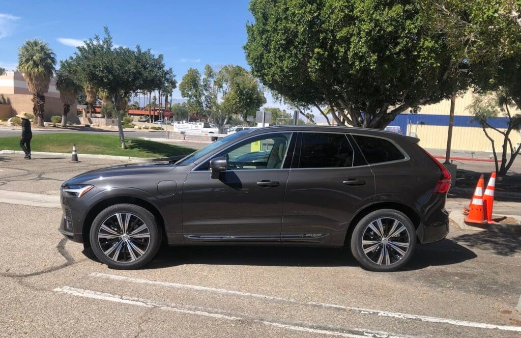 2022 Volvo XC60 Recharge side