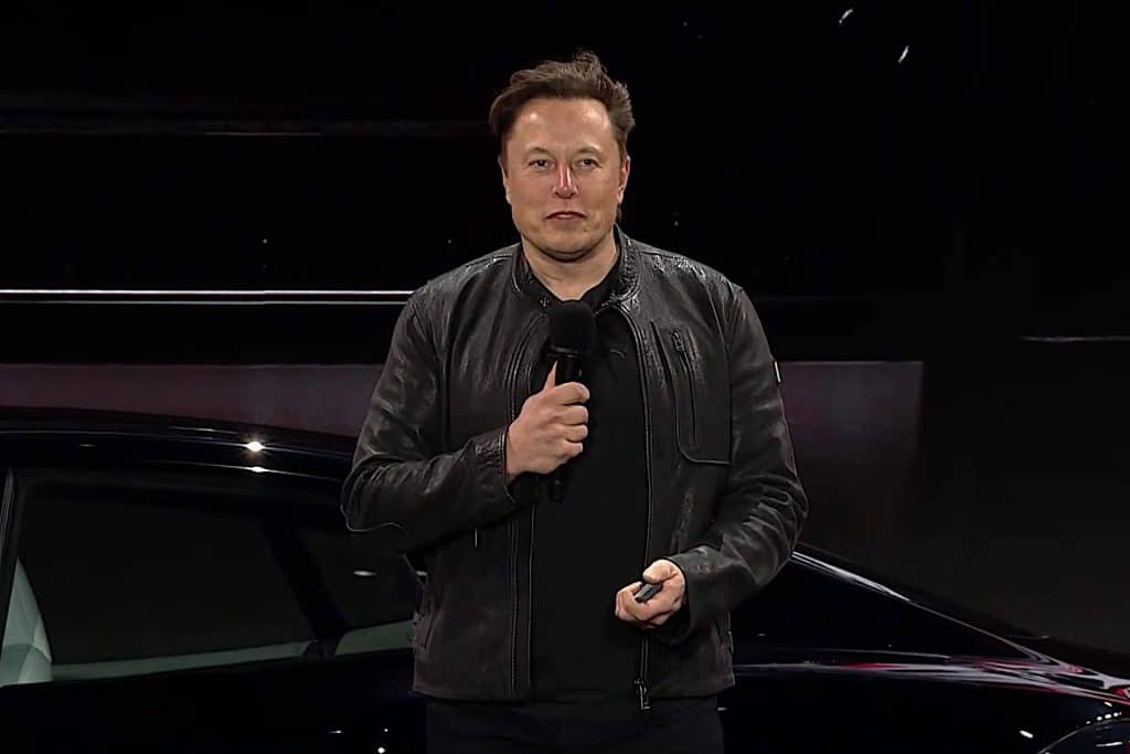Musk habla en el debut de Plaid