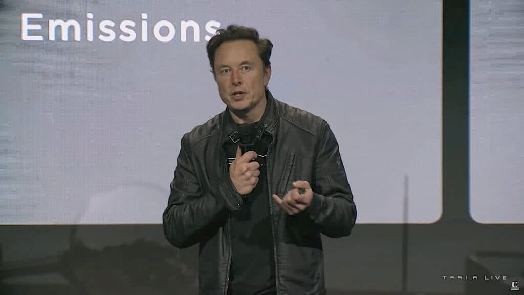 الرئيس التنفيذي لشركة Tesla Musk في حدث شبه التسليم