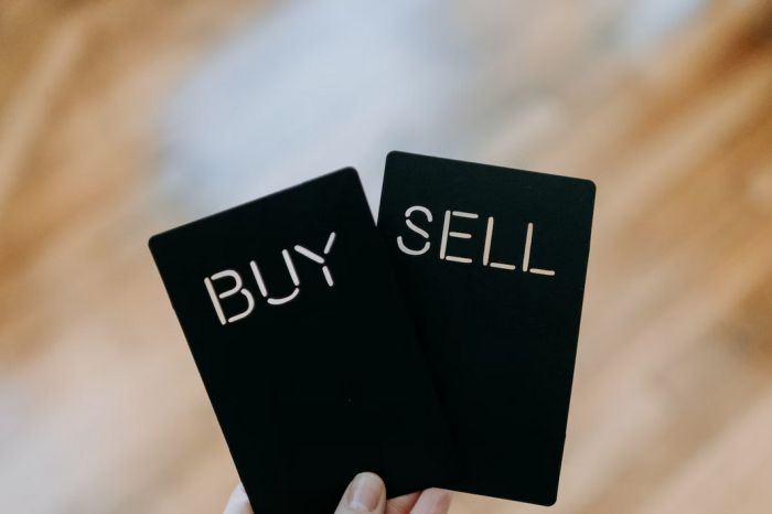 Unsplash Kelly Sikkema Buy and Sell - What Platform to Choose for Buying Cryptocurrency and Why not FTX?