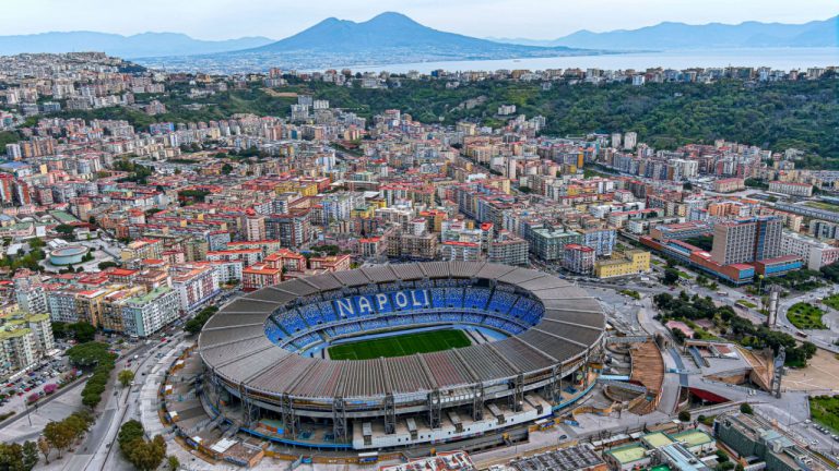 Crypto Exchange Upbit-logo verschijnt op de truien van de Italiaanse voetbalclub Napoli