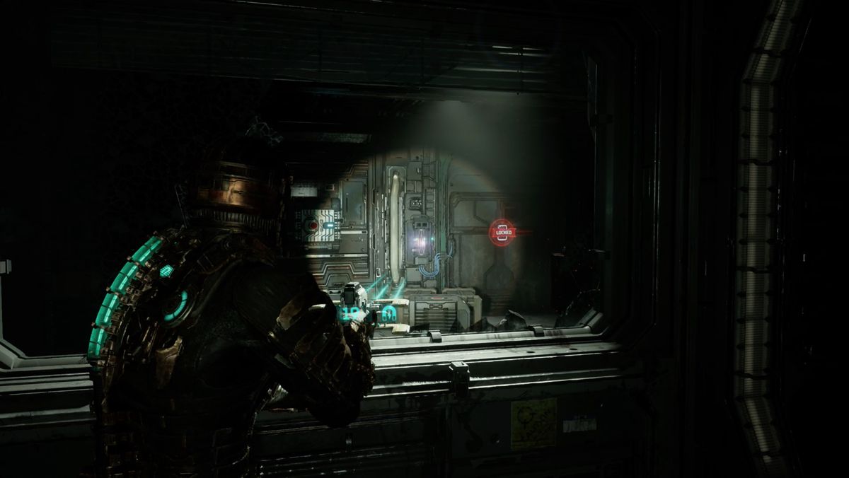 Dead Space Isaac richt de plasmasnijder op een lont naast een gesloten deur.