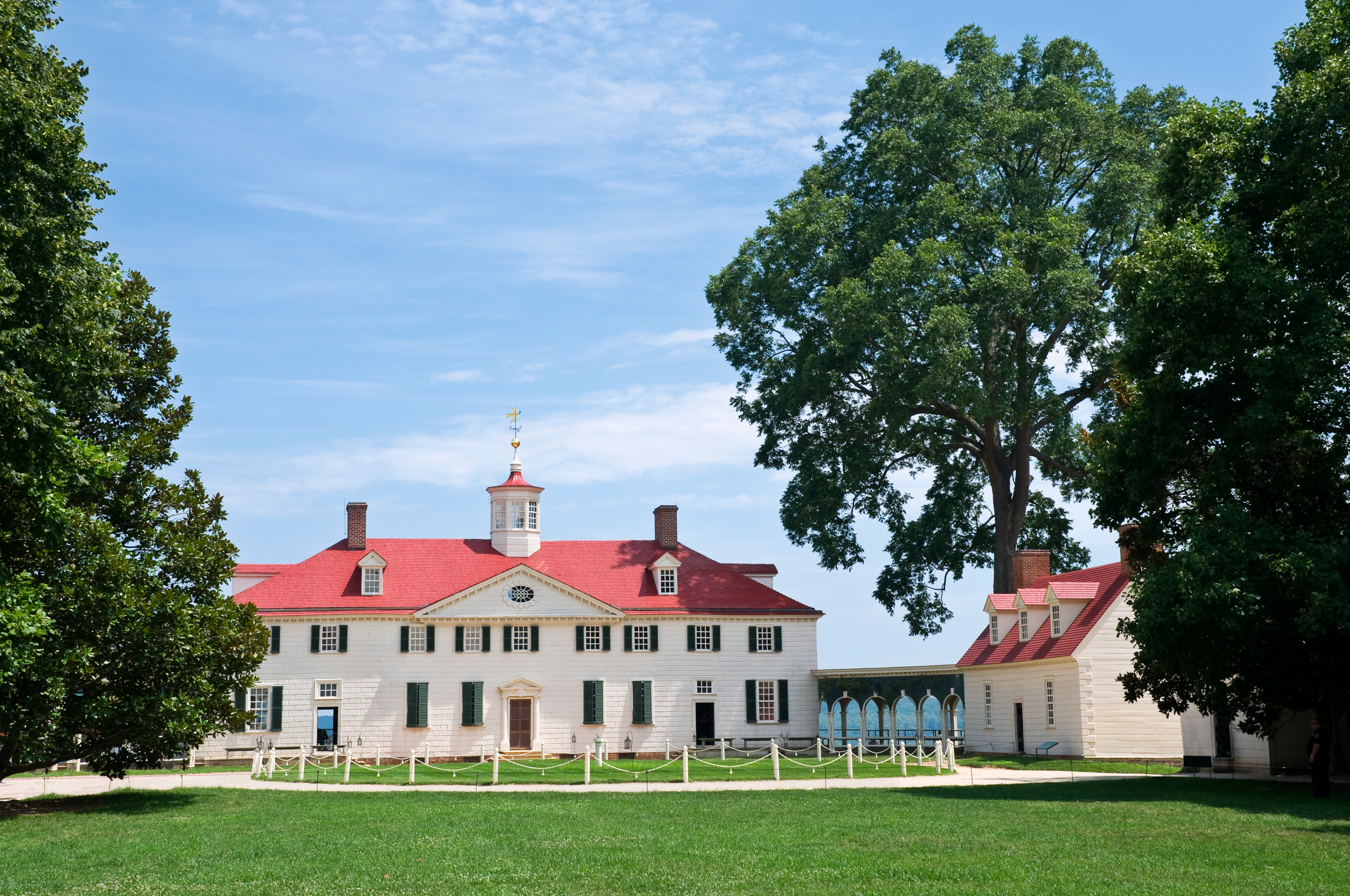 President George Washington's house with a red roof 