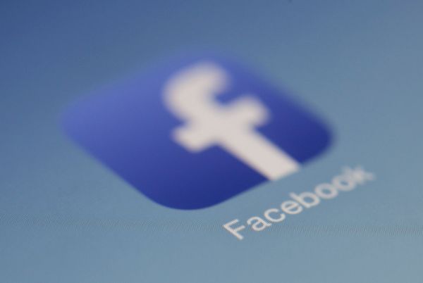 Facebook - Meta, 캠브리지 분석 스캔들에서 725억 XNUMX만 달러 집단 소송 합의에 동의