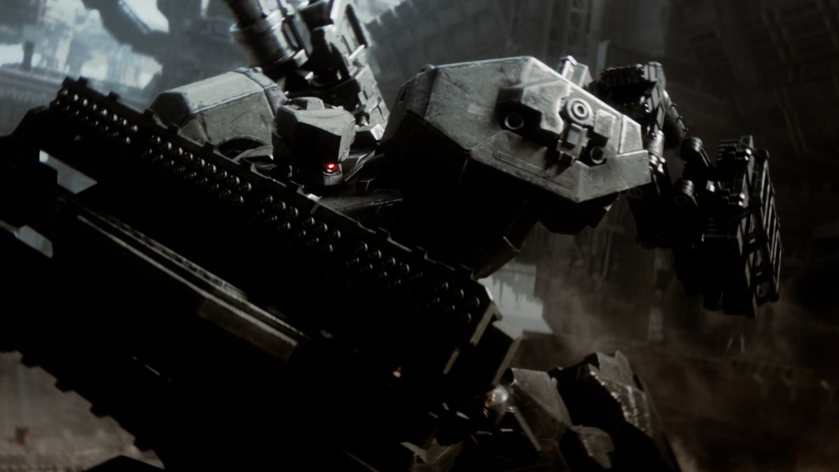 Armored Core 6: Fires of Rubicon의 CG 예고편 스틸에서 거대한 검은색 Amored Core가 라이플을 들고 있습니다.