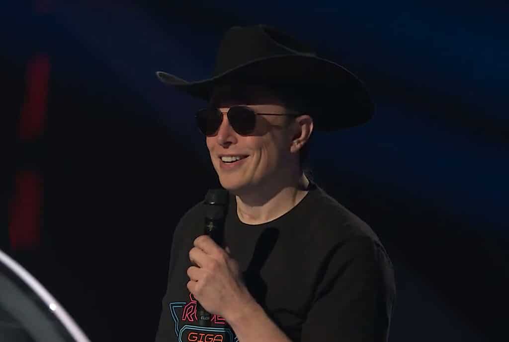 Musk, Cyber ​​Rodeo'ya gülümsüyor