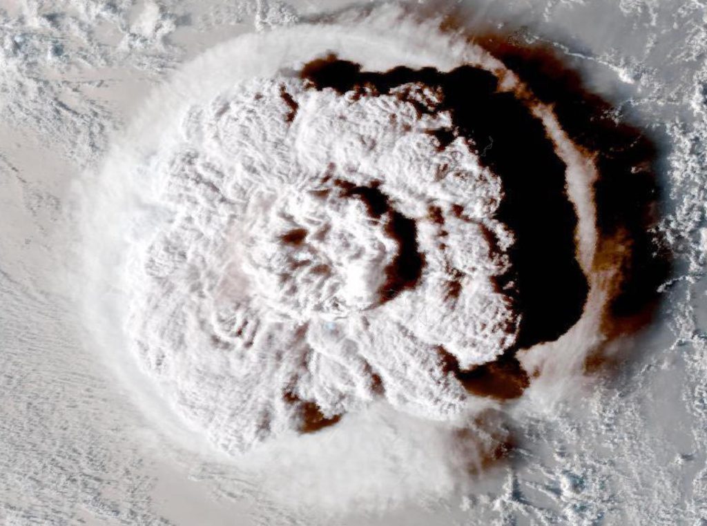 De vulkanische pluim van de uitbarsting Hunga Tonga-Hunga Ha'apai, 15 januari 2022.