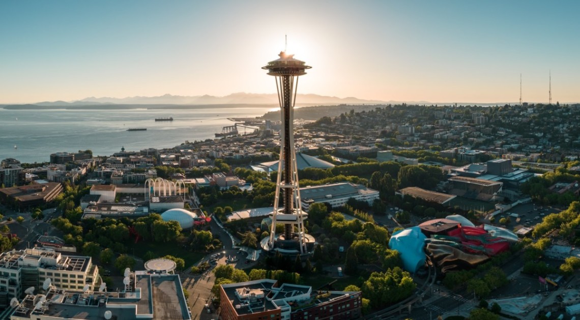 Seattle'daki Space Needle'ın havadan görünümü