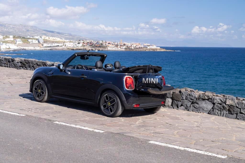 Mini Cooper SE cabrio achter 3-4 REL