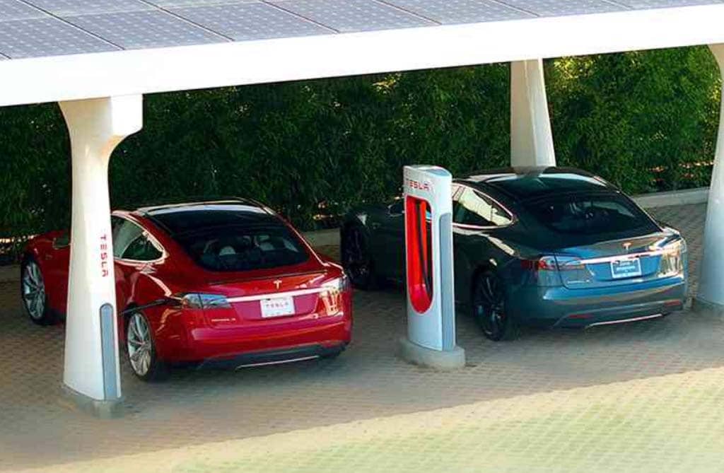 Tesla Supercharger-station