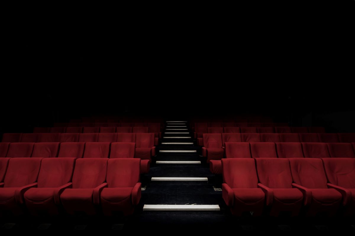 مقاعد المسرح الأحمر