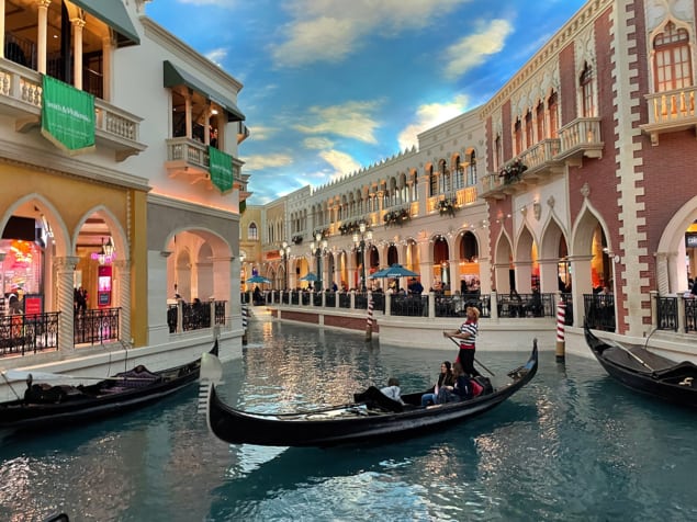 Een kanaal in Venetië-stijl in een megahotel in Las Vegas