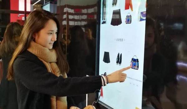 Alibaba Fashion Retail - AI لوسائل التواصل الاجتماعي