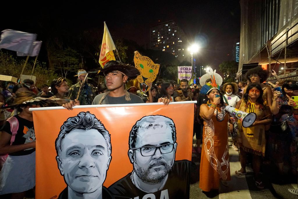 Inheemse groepen protesteren in Sao Paulo, Brazilië voor hun landrechten en veroordelen de moorden op Dom Phillips en Bruno Pereira.