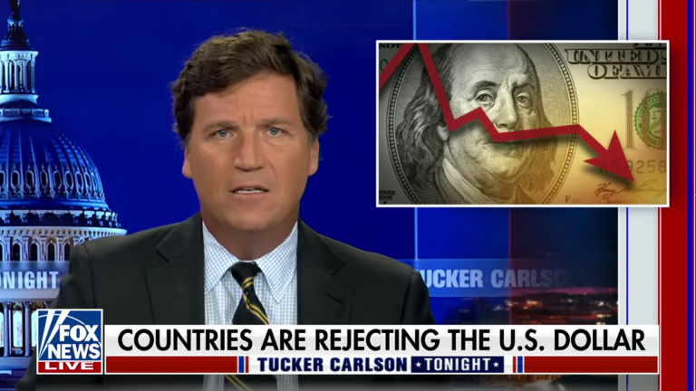 Tucker Carlson culpa a los recientes movimientos de desdolarización de las sanciones rusas y la militarización del dólar estadounidense