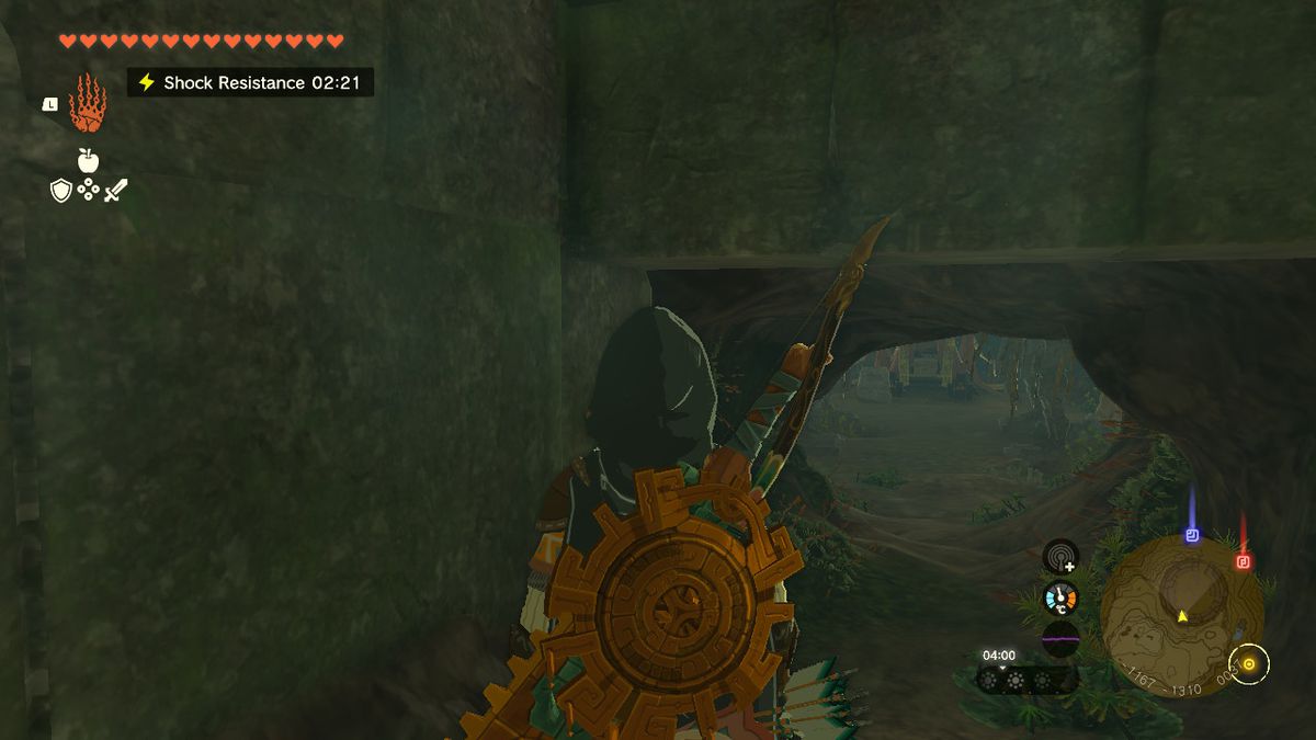 Link, Zelda Tears of the Kingdom'da Uyanış Zırhını arayan bir gezinme alanına giriyor.