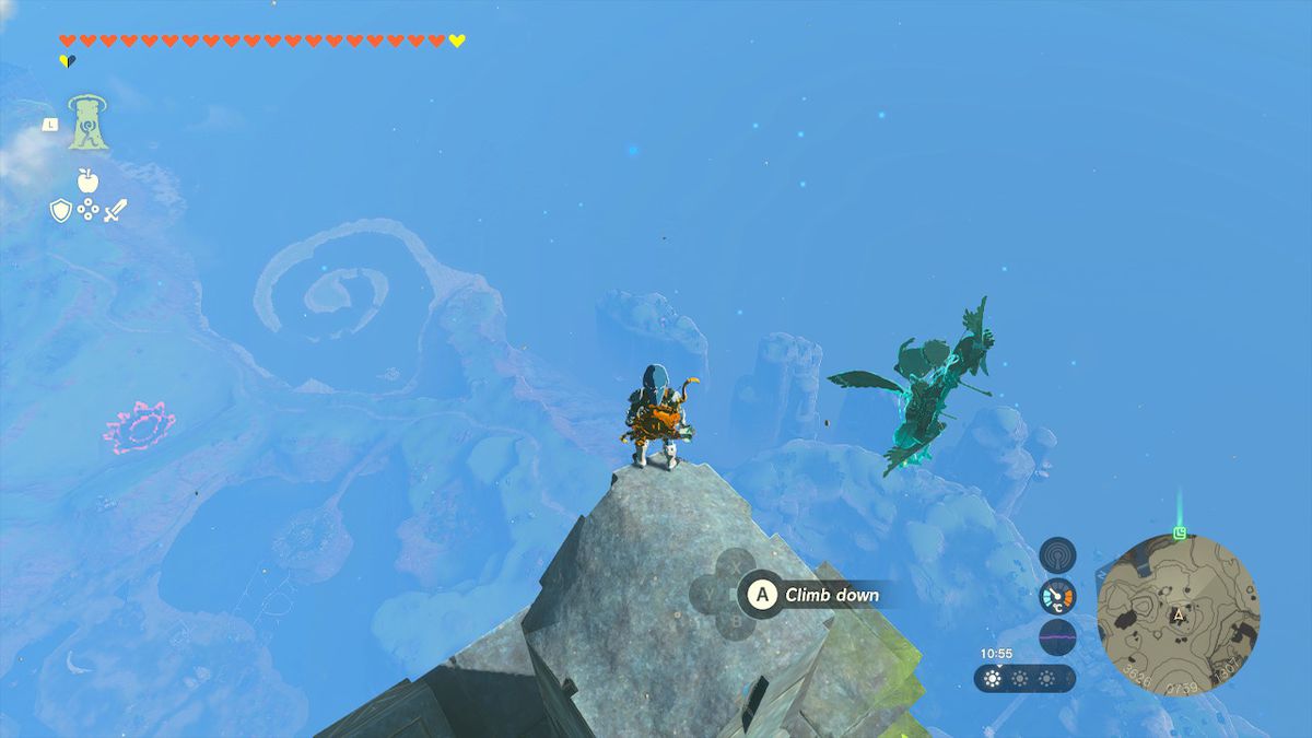 Link, Zelda Tears of the Kingdom'da Hyrule'deki bir uçuruma bakan bir dağın üzerinde duruyor.