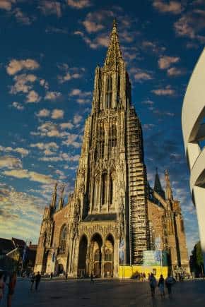 Munsterplatz cathedral, Bonn, Germany. (Photo: David Hertle via Unsplash)