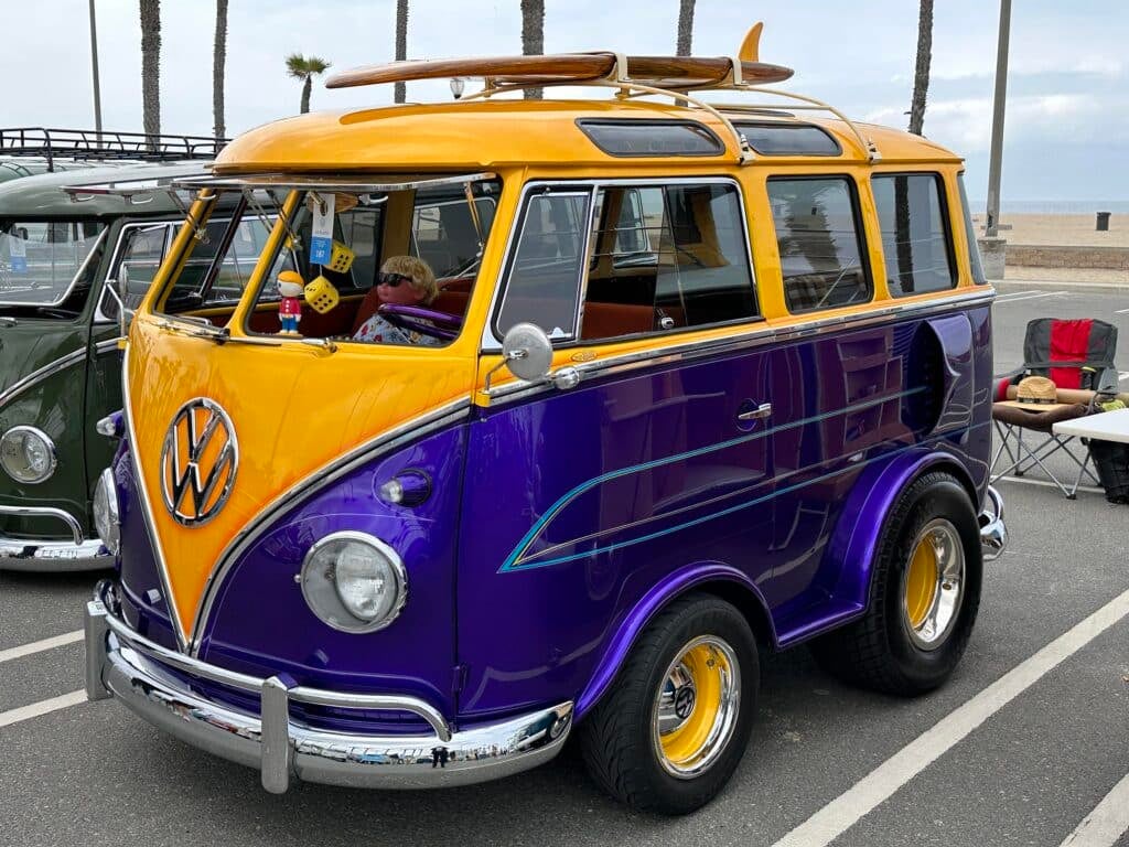 Immaculate Shorty Microbus with surfboard