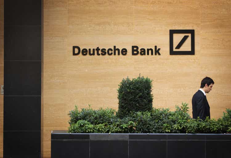 مكتب الاحتيال الخطير يحقق في دويتشه بنك بشأن مبيعات الأوراق المالية