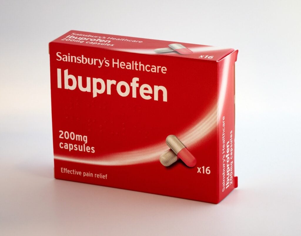 Rote Ibuprofen-Packung