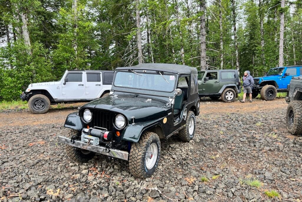 JJ23 older jeep on trail