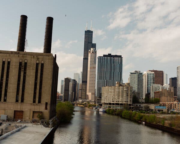 Blackstone, Chicago'daki Willis Tower'ın değerini yüzde 29 düşürdü.