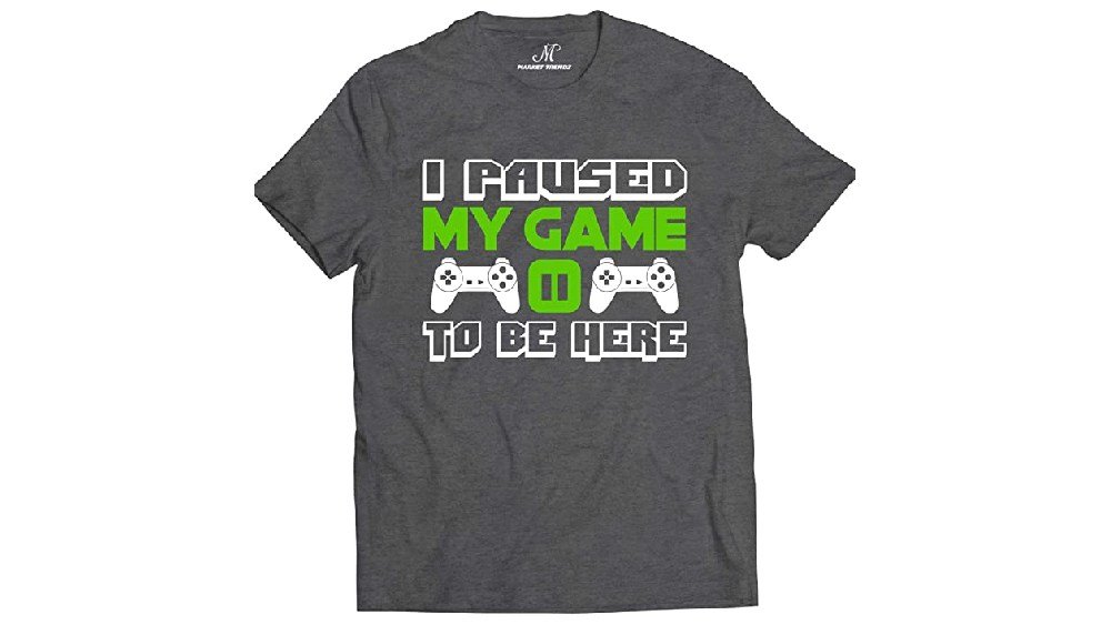 Ik heb mijn spel gepauzeerd om hier te zijn door het gaming-shirt van Trendz
