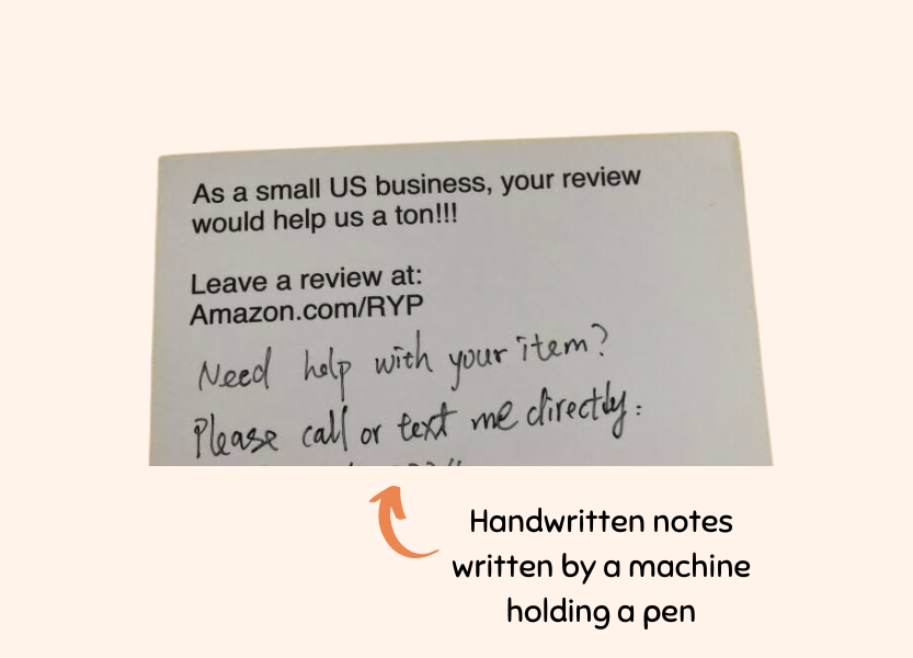 Esempio di note scritte a mano scritte da una macchina che chiedono recensioni