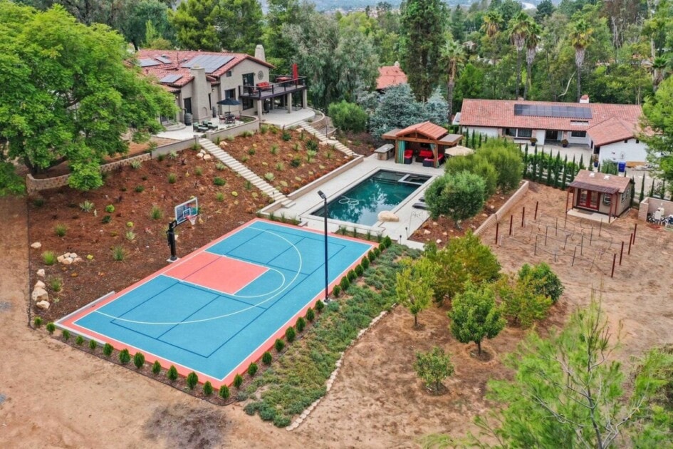 Havuzlu ve spor sahalı San Diego'daki ev, San Diego'da lüks bir ev özelliği