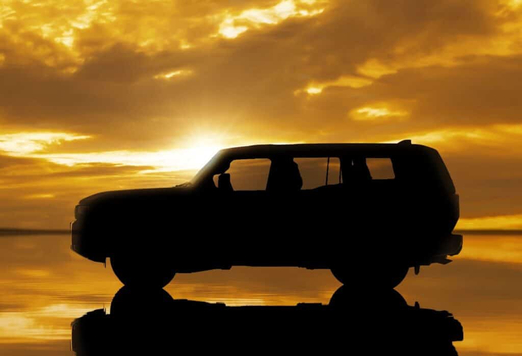 Toyota Land Cruiser teaser solo REL