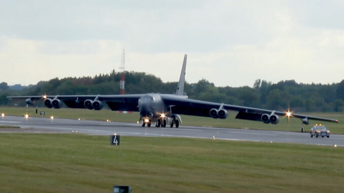 B-52 조명