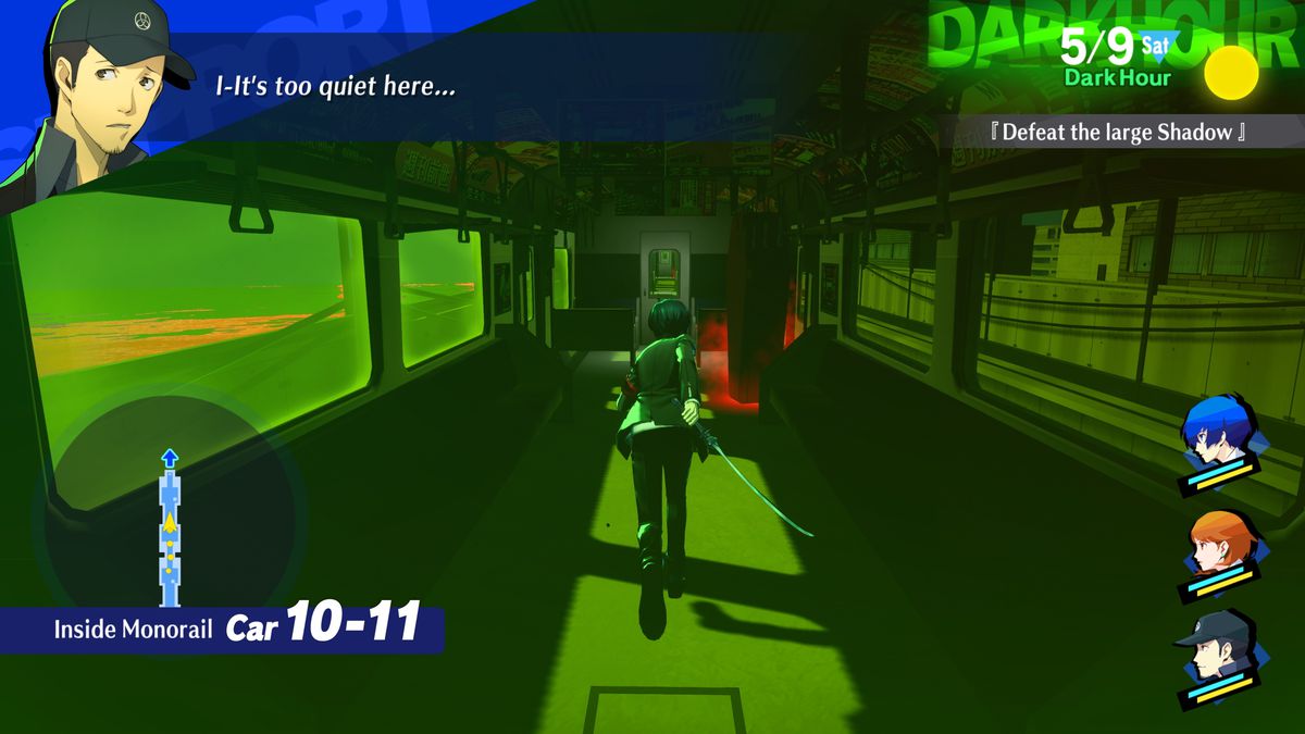 De mannelijke hoofdrolspeler van Persona 3 rent door een treinwagon terwijl deze over de sporen snelt. In de treinwagon staat ook een gloeiende kist.