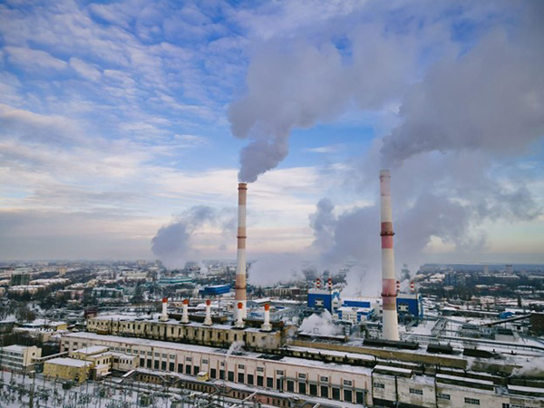 グリーンエネルギー主張の喫煙工場プラントの画像