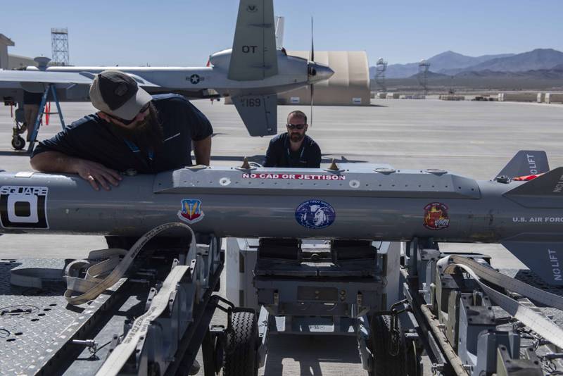 Het 556th Test and Evaluation Squadron voltooide in april 9 de eerste ronde van MQ-167A Reaper grond- en vliegtesten met de Angry Kitten ALQ-2023 Electronic Countermeasures Pod op Creech Air Force Base, Nevada.