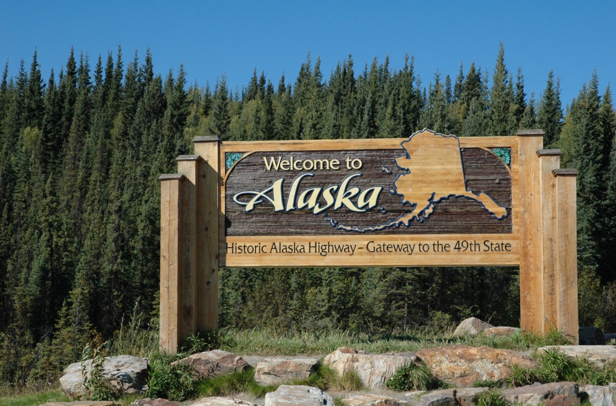 Bienvenido al cartel de Alaska