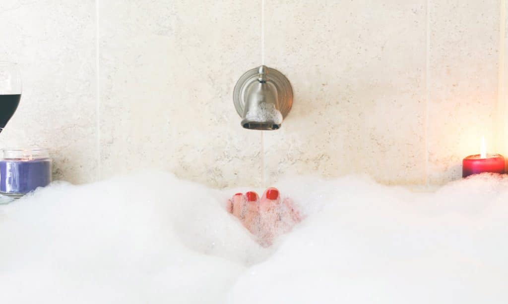 „Bathleisure“ ist mittlerweile ein Modetrend und wir wissen nicht warum