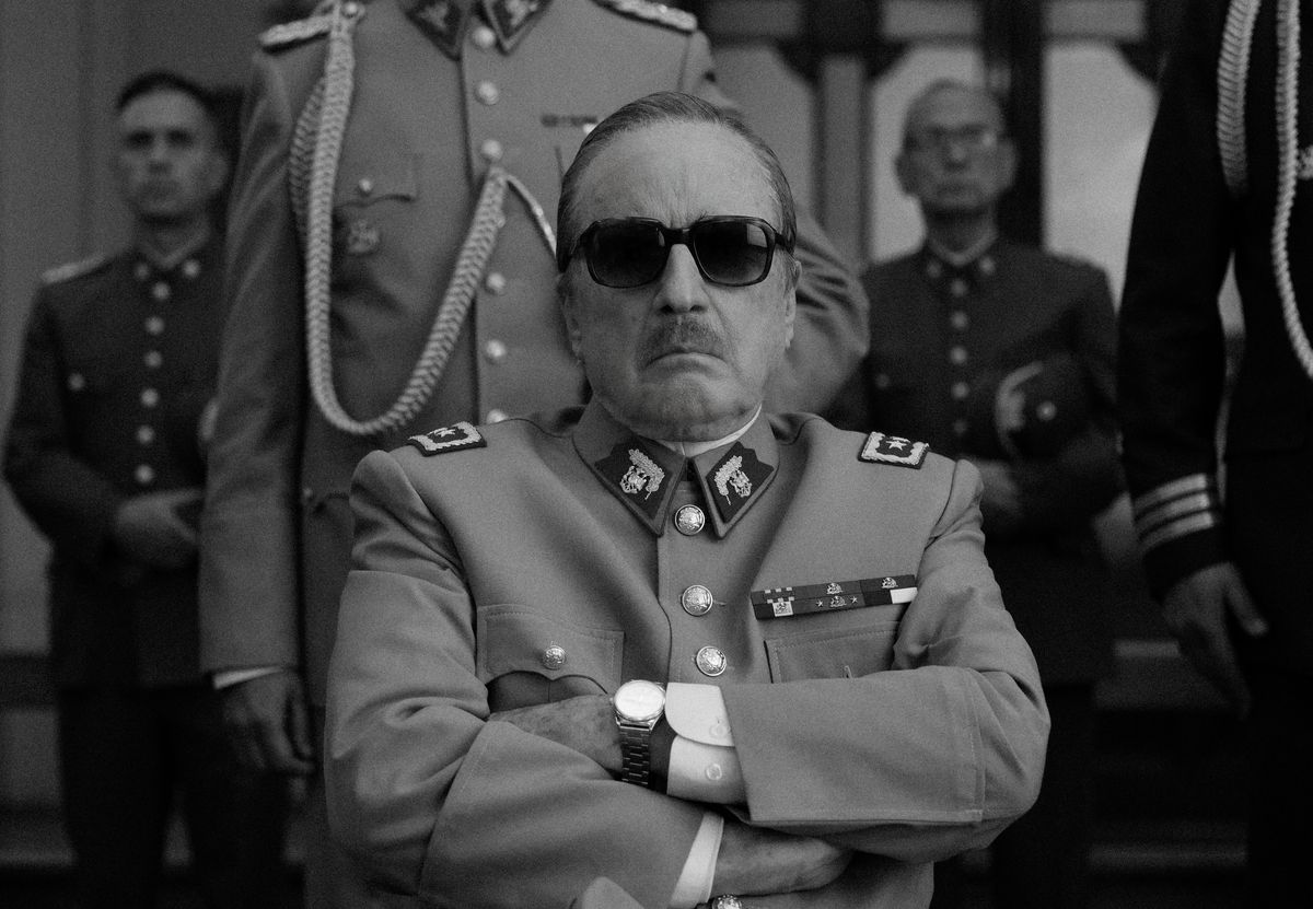 Jaime Vadell as El Conde, dressed in military regalia and dark sunglasses in El Conde.